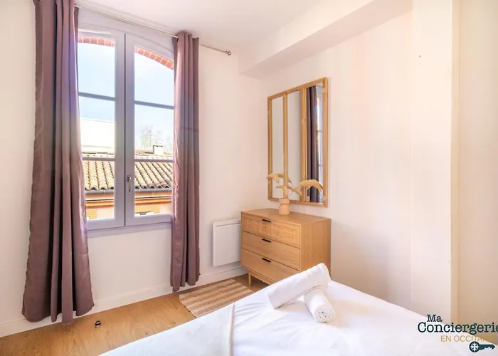 Charles - Hypercentre -st Sernin - Metro تولوز